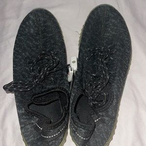 New light 💡 up shoes black with all different light colors boys size ?